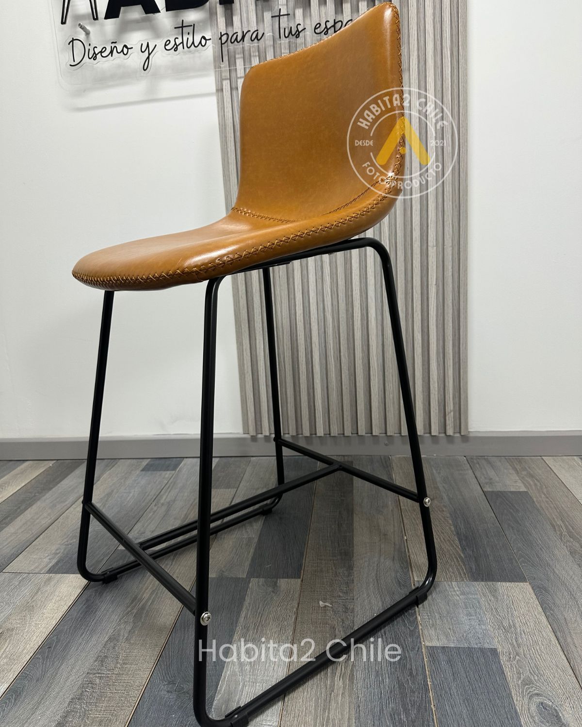 Taburete Leah Cuero 65 cm